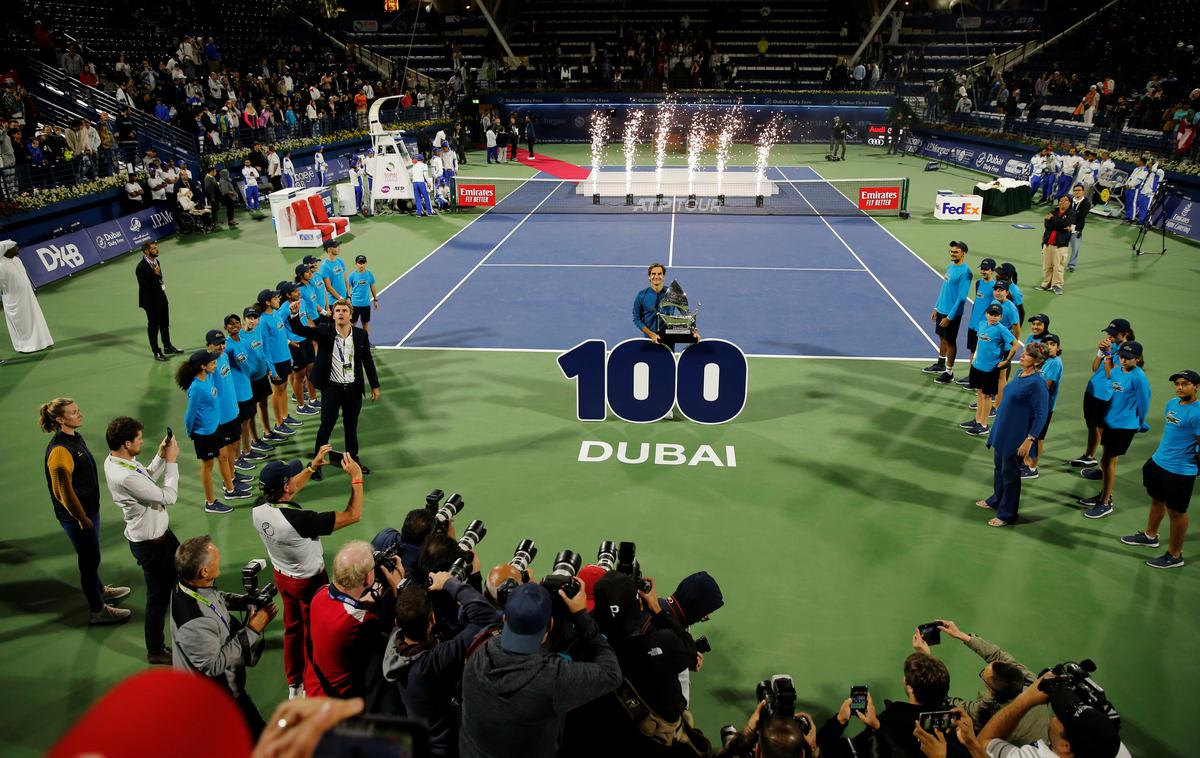 Roger Federer Dubaj | Roger Federer je postal šele drugi tenisač v zgodovini s trimestnim številom osvojenih turnirjev.  | Foto Reuters