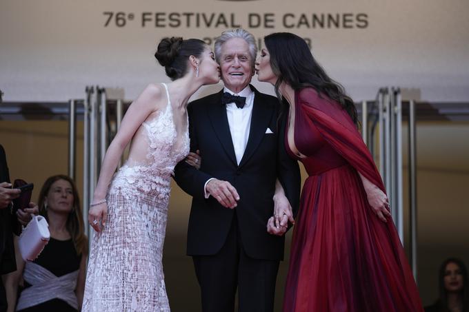 S hčerko Carys in ženo Catherine na lanskem filmskem festivalu v Cannesu, kjer so mu podelili častno zlato palmo. | Foto: Guliverimage