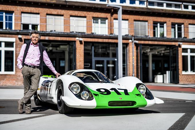 Ob kultnem porscheju 917 za vztrajnostno dirko v Le Mansu. | Foto: Porsche