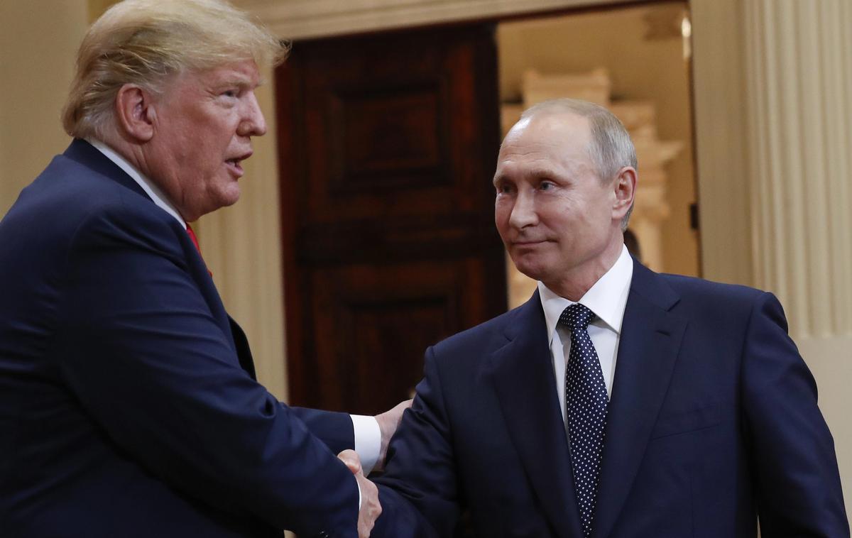 Donald Trump in Vladimir Putin | Trump in Putin naj bi ostala v stiku tudi potem, ko je bil republikanec leta 2020 poražen na volitvah. | Foto Gulliverimage