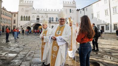 Škof Štumpf prevzel vodenje koprske škofije #foto