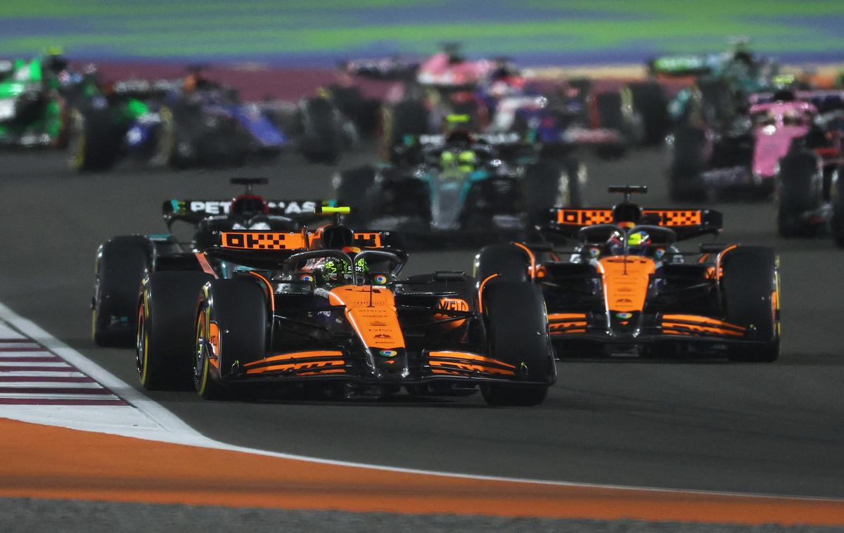 Katar Lando Norris Oscar Piastri McLaren | Lando Norris in Oscar Piastri sta v prvi zavoj zapeljala na prvih dveh mestih. | Foto Reuters