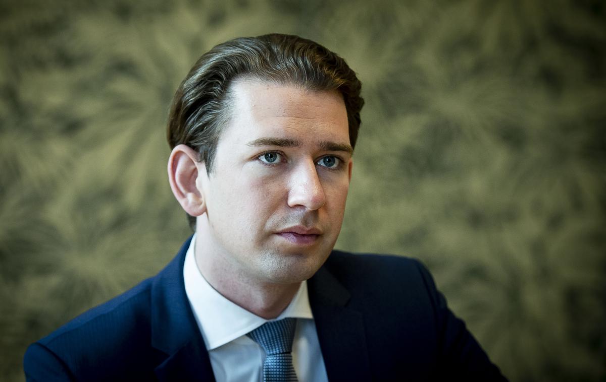 Sebastian Kurz | Zaupniki nekdanjega kanclerja naj bi glede na sume tožilstva med letoma 2016 in 2018 naročali javnomnenjske raziskave, ki so kazale na občutnejši padec priljubljenosti ljudske stranke (ÖVP) kot druge javnomnenjske raziskave. Namen naj bi bil olajšati pot Kurzu na čelo ÖVP in v kanclerski urad. | Foto Ana Kovač