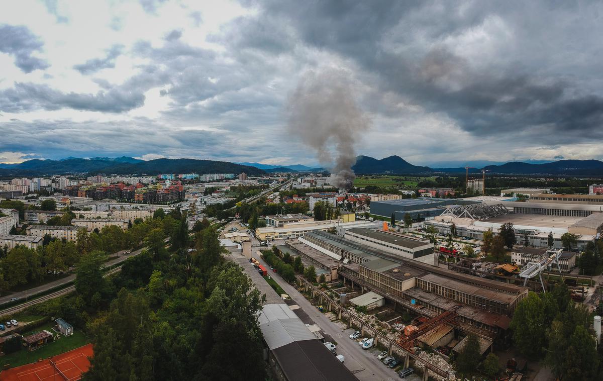 onesnažen zrak, dim, Stegne Ljubljana | Prebivalci naj bodo pozorni tudi na simptome in znake, kot so kašelj ali pomanjkanje sape. | Foto Shutterstock