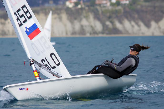 Lin Pletikos | Po uvodnih dveh preizkušnjah je Portorožanka Lin Pletikos v konkurenci 123 krmark tretja v evropski razvrstitvi in šesta v skupni..​ | Foto Jana Pines