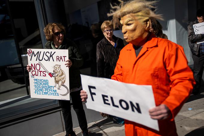 Tesla protest New York | Foto: Reuters