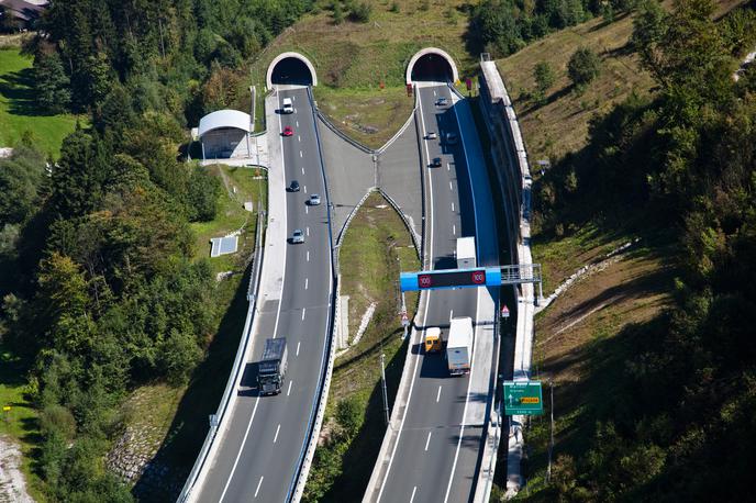 Trojane | Zaradi nesreče že nastaja zastoj pred predorom v smeri Ljubljane.  | Foto DARS