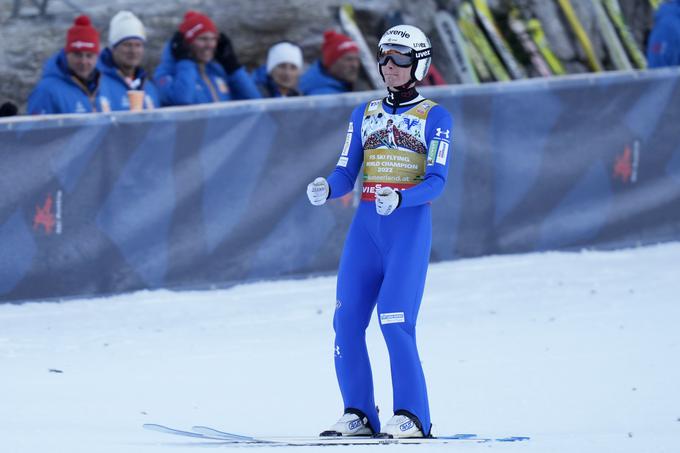 Domen Prevc je v tretji skupini finalne serije v zahtevnih razmerah naredil odločilen korak do ubranitve naslova. | Foto: Guliverimage