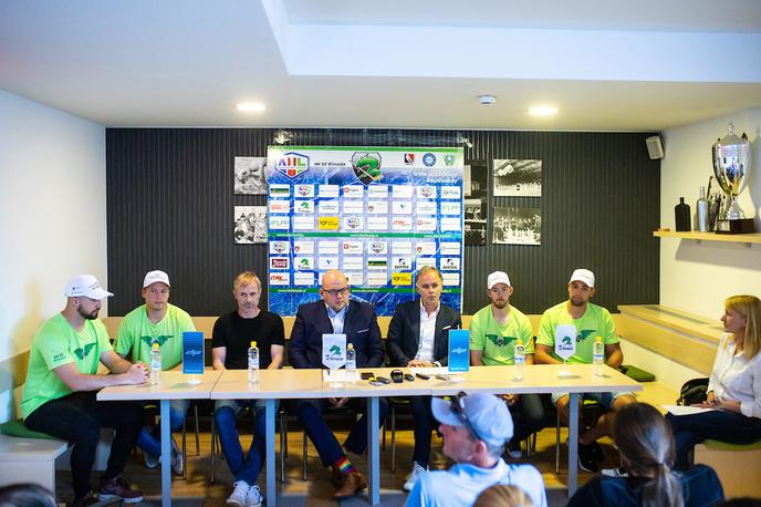 HK Olimpija | Pri HK SŽ Olimpija še nimajo odgovora na vprašanje, ali bodo ostali v Alpski ligi ali se bodo pridružili ligi BAHEL (nekdanji ligi EBEL). | Foto Matic Klanšek Velej/Sportida