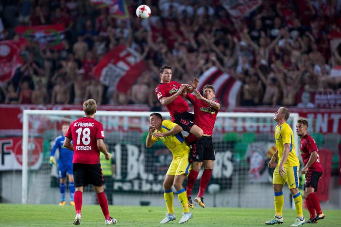 V Ljubljano je pripotovalo veliko navijačev Freiburga, ki pa so nato v Stožicah doživeli razočaranje. | Foto: Urban Urbanc/Sportida