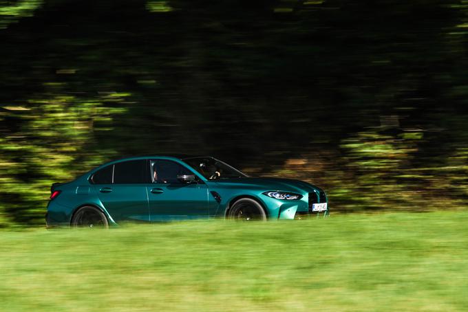 Pri BMW M so res izpilili M3 do najmanjše podrobnosti, saj je presenetljivo uporaben tudi pri vsakodnevnih opravilih. Res je, da je neopazen prihod nemogoč, a vožnja do tam je lahko pravzaprav zelo prijetna. | Foto: Gašper Pirman