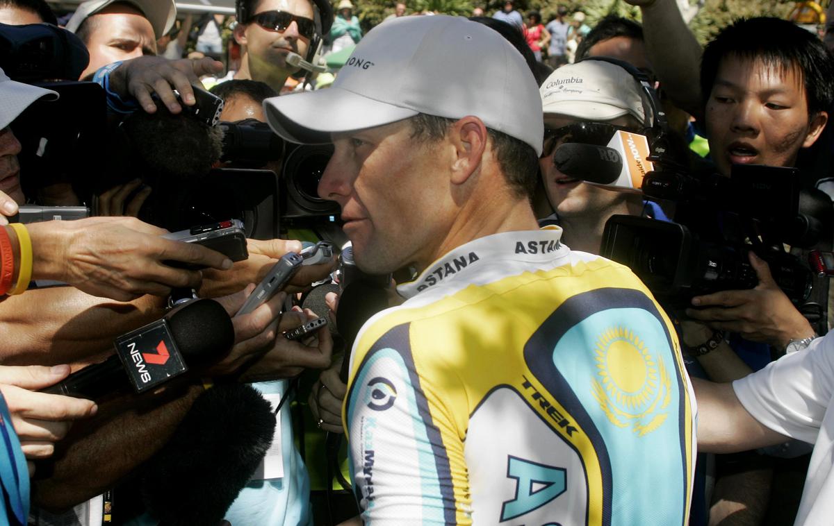 Lance Armstrong Dirka po Avstraliji 2009 | V noči na torek se bo v avstralskem mestu Adelaide začela nova kolesarska sezona v svetovni seriji. Dirko Tour Down Under je leta 2009 za svojo vrnitev po treh sezonah premora izbral Lance Armstrong, kar ima za omenjeno kolesarsko preizkušnjo še danes pozitivne posledice.  | Foto Reuters