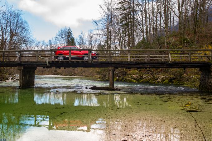 Posebej pozorni bodite na izpostavljene dele ceste, kjer se pogosteje pojavlja poledica. | Foto: Klemen Korenjak