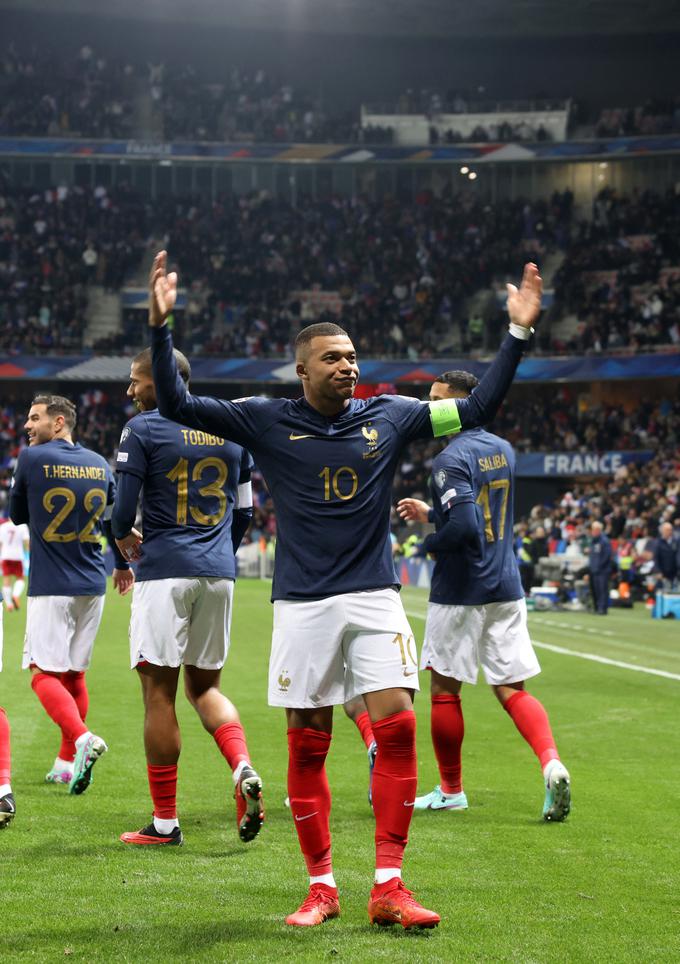 Kylian Mbappe je proti Gibraltarju dosegel tri zadetke, enega z zelo velike razdalje. | Foto: Reuters