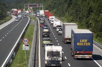 Zastoj pred Karavankami, čakanje tudi na meji s Hrvaško