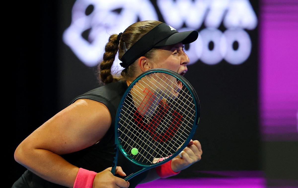 Jelena Ostapenko | Jelena Ostapenko je v polfinalu Dohe izločila Igo Swiatek. | Foto Reuters