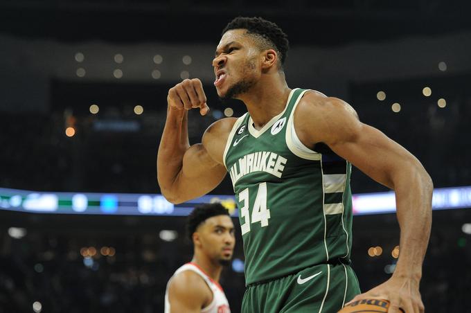 Največ točk (500) je zbral grški superzvezdnik Giannis Antetokounmpo, ki je bil z Milwaukeejem najuspešnejši klub rednega dela, nato pa presenetljivo hitro pokleknil v končnici. | Foto: Reuters