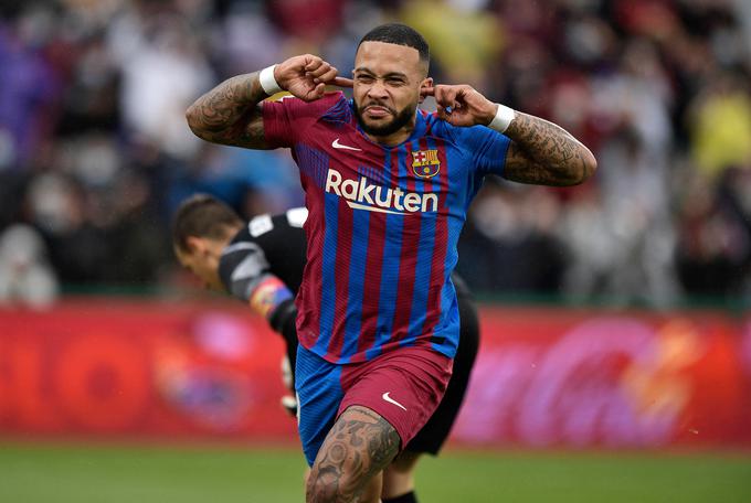 Nizozemec Memphis Depay je odločil zmagovalca dvoboja med Elchejem in Barcelono po strelu z bele točke. | Foto: Reuters