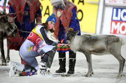 Vlhovi boj s povratnico Shiffrinovo, Neja Dvornik do prvih točk