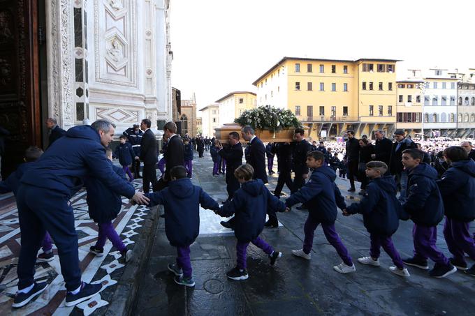 V noči na nedeljo, ko se je Fiorentina pripravljala na gostovanje pri Udineseju, mu je zaradi srčne napake prenehalo biti srce. Umrl je med spanjem. | Foto: Reuters