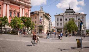 V središču Ljubljane neznanci hudo pretepli moškega