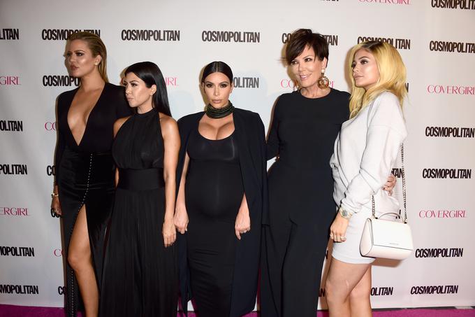 Khloé že vse življenje posluša, da ni podobna starejšima sestrama Kim in Kourtney. | Foto: Getty Images