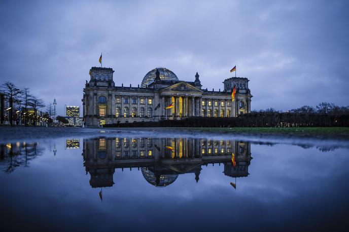 Nemški reichstag | Vojna v Ukrajini je zamajala nemško gospodarstvo, obenem pa je Nemčija s svojo zadržano politiko do Ukrajine razočarala vzhodnoevropske države, ki se bojijo napadalne Rusije.  | Foto Guliverimage