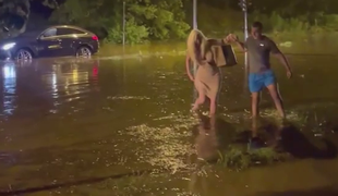 Ne le Ljubljančani, v neurju obtičala tudi srbska pevka #video