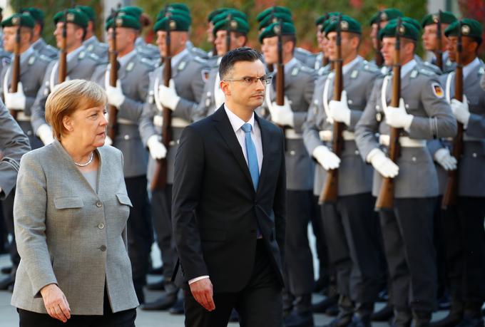 Merklova je poudarila, da sta avtomobilska in tehnična industrija obeh držav zelo tesno prepleteni. Slovenija je tudi zanesljiva država za nemške vlagatelje. | Foto: Reuters