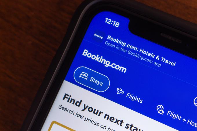 Booking.com je po podatkih analitičnega portala Similarweb najbolj obiskana med vsemi spletnimi stranmi s področja turizma. | Foto: Shutterstock