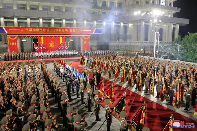 vojaška parada, Pjongjang | Foto: Reuters