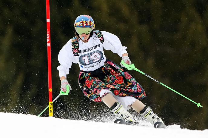 Veronika Velez Zuzulova | Veronika Velez Zuzulova se je takole poslovila od belega cirkusa. Zdaj se je vrnila, a v drugačni vlogi. Kot sodelavka slovaške televizije. | Foto Getty Images