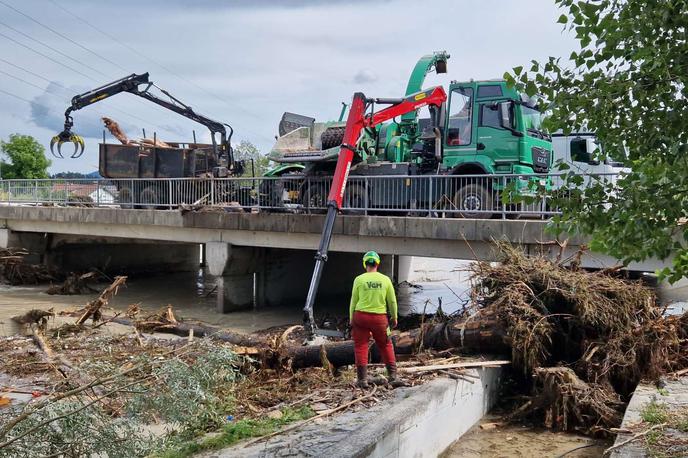 poplave, intervencija | Lani so bili na podlagi klica na 112 najpogosteje aktivirani gasilci (66.470), gorski reševalci (914), enote z reševalnimi psi (130), potapljači (23), jamarji (41) in druge enote v 20 primerih. | Foto STA