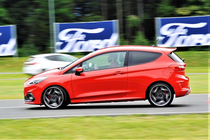 Vozne lastnosti in celotna dinamika nove ford fieste ST ostajajo na vrhu ponudbe njenega razreda. | Foto: Gregor Pavšič