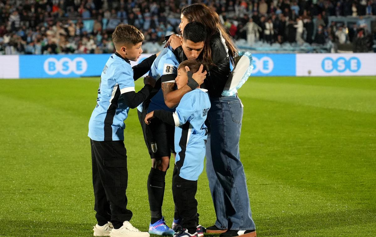 Luis Suarez | Luis Suarez s hčerko in sinovoma. | Foto Reuters