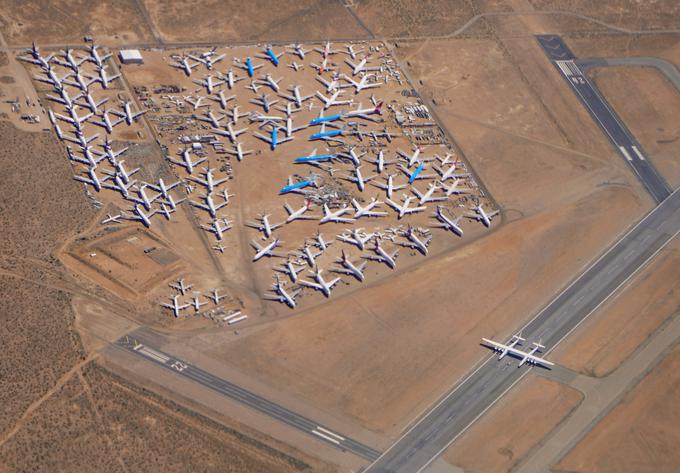 Velikostna razlika v primerjavi s preostalimi letečimi velikani je osupljiva. | Foto: Stratolaunch Twitter