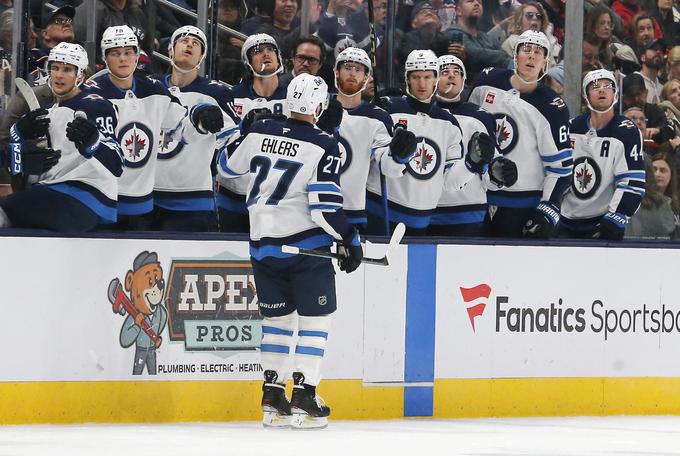 Na tekmi med Winnipegom in Columbus Blue Jackets je s tremi zadetki in podajo blestel Danec Nikolaj Ehlers. | Foto: Reuters