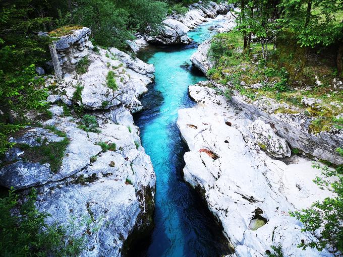 Ob vožnji skozi Trento se je smiselno tudi ustaviti in uživati nekaj minut ob pogledu na Sočo. | Foto: Gregor Pavšič