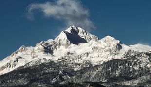 Na poti na Triglav se je smrtno ponesrečil planinec