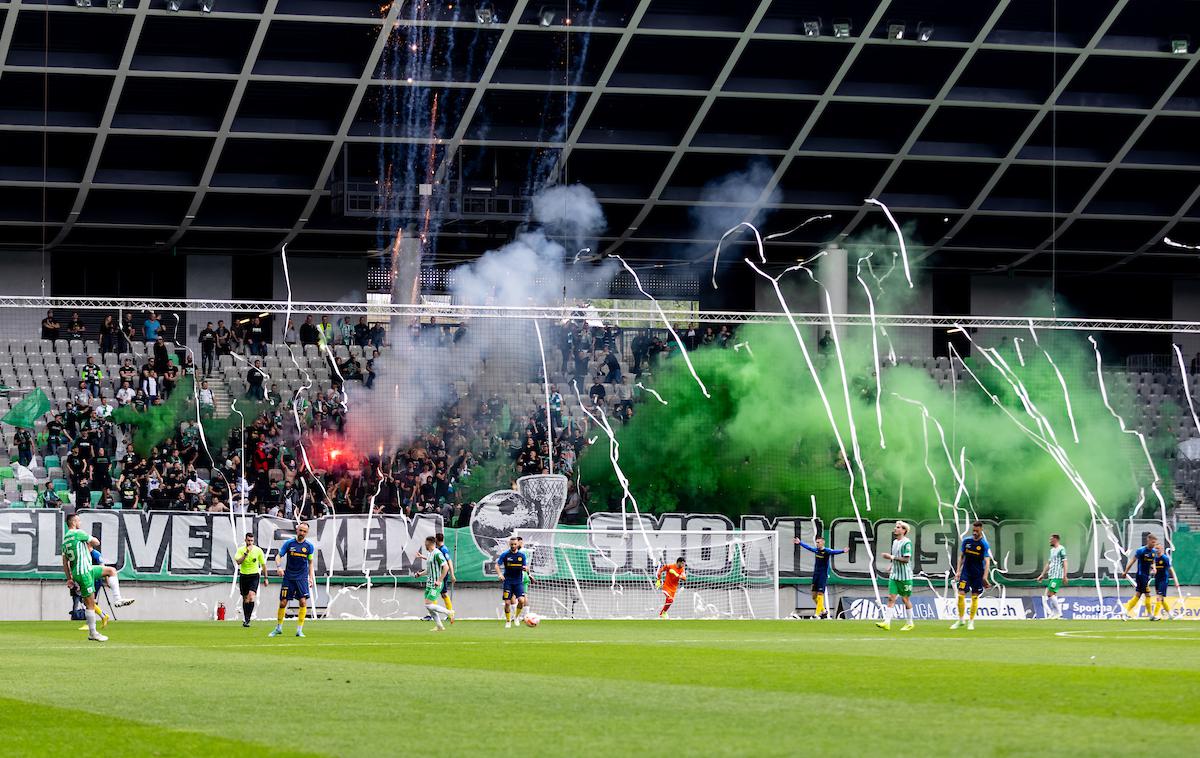 NK Olimpija prvaki | Navijači Olimpije so si na zadnji tekmi privoščili bučno slavje. | Foto Matic Klanšek Velej/Sportida