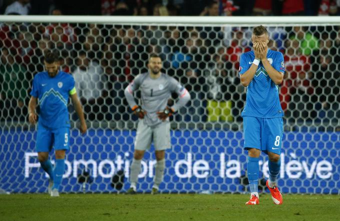 Slovenija je leta 2015 v Baslu zapravila "zaključno žogico" za nastop na Euru 2016. Švicarji so še v 79. minuti zaostajali z 0:2, nato pa po preobratu zmagali s 3:2. | Foto: Reuters