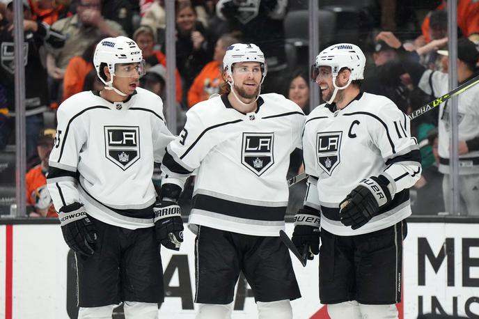 Anže Kopitar, Los Angeles Kings | Kralji so za konec rednega dela s 5:3 premagali Anaheim in zasedli peto mesto zahodne konference. Adrian Kempe je k tej prispeval tri gole in asistenco, Kopitar pa gol. | Foto Guliverimage