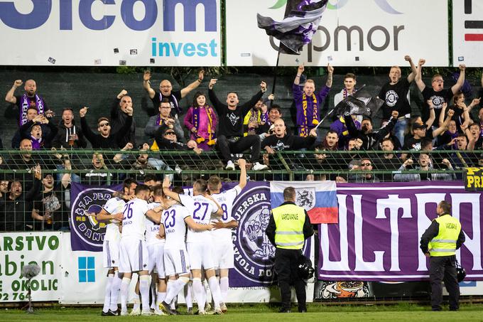 Veselje NK Maribor po napredovanju v finale pokala | Foto: Blaž Weindorfer/Sportida