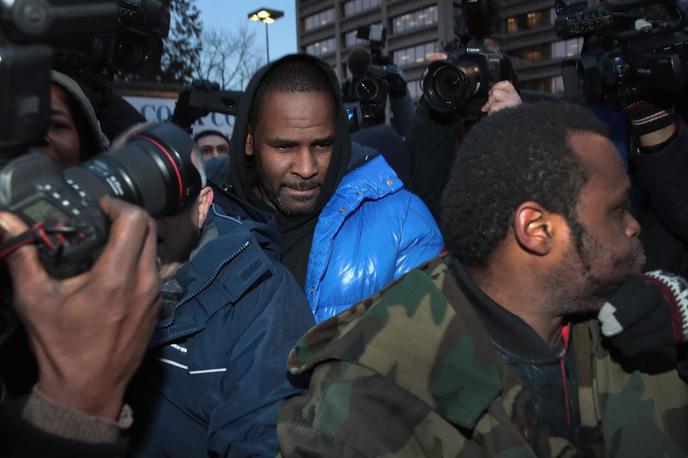 R. Kelly | Da je spolno zlorabljal mlada dekleta, se za R. Kellyja govori že dolga leta, novi dokumentarec pa je ponovno spomnil na to in sprožil nove policijske preiskave. | Foto Getty Images