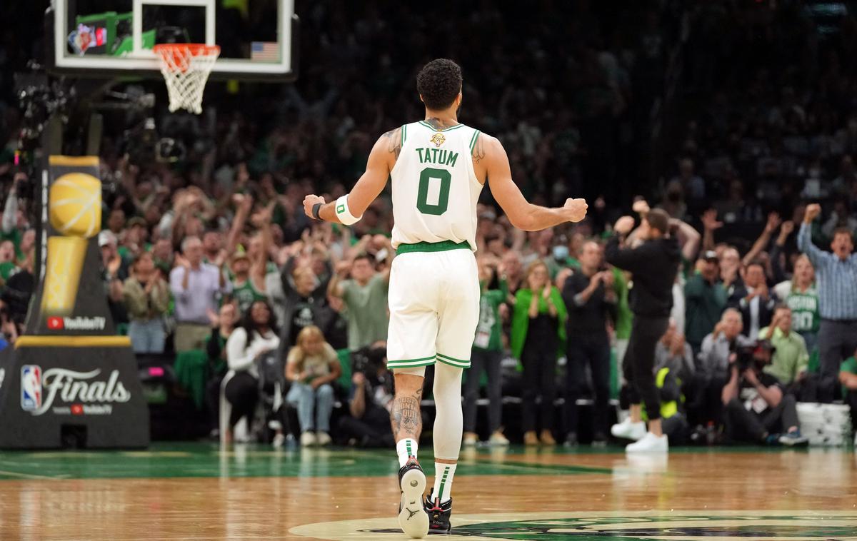 Boston Golden State | Jayson Tatum se je razveselil prve domače zmage Bostona v velikem finalu. | Foto Reuters