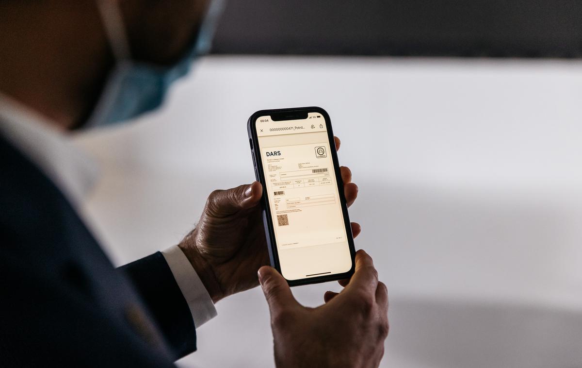 Elektronske vinjete | Uporabnikom e-vinjet pri upravljavcu avtocest svetujejo, naj ob nakupu temeljito preverijo podatke o registrski številki, cestninskem razredu in začetku veljavnosti e-vinjete. | Foto Jani Ugrin