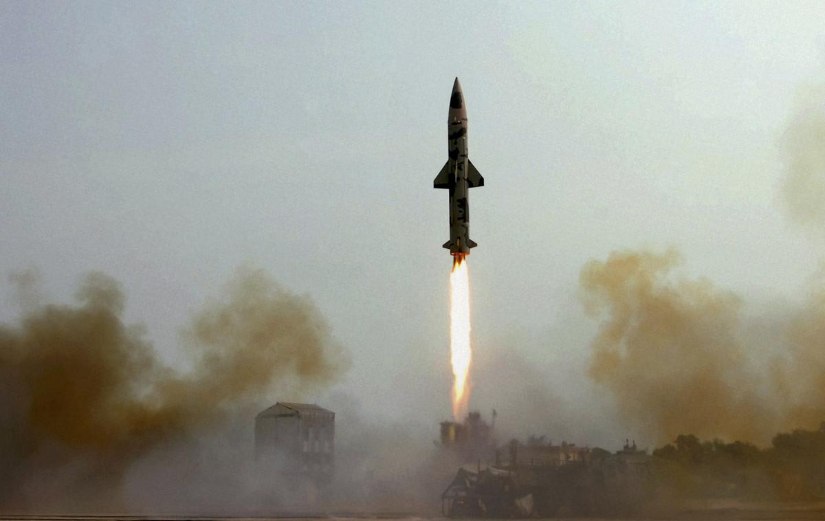 Raketa Prithvi | Izstrelitev indijske rakete zemlja-zemlja Prithvi, ki lahko nosi tudi taktično jedrsko orožje. | Foto Guliverimage