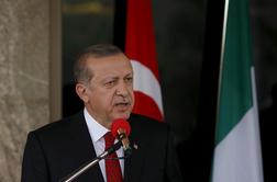 Erdogan turškemu ustavnemu sodišču zagrozil z ukinitvijo