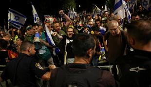 Izgredi v Izraelu. Več ranjenih, protestniki zahtevajo predčasne volitve. #video #foto