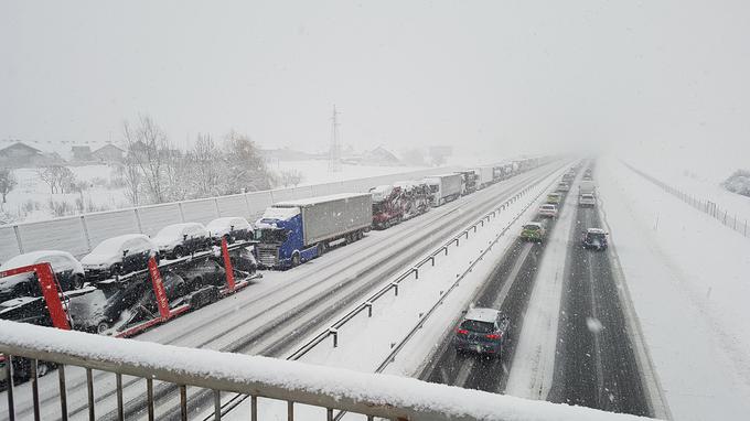 V letu 2016 je odsek Brezovica-Vrhnika dnevno prevozilo 7.050 težkih tovornih vozil. | Foto: Gregor Pavšič